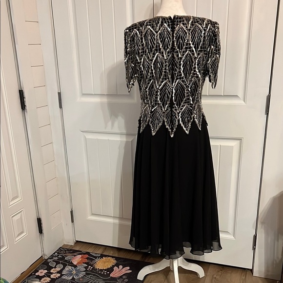 Vintage Laurence Kazar Women's Black and Silver Beaded Sequined Flowy
Dress - Picture 8 of 12